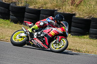 anglesey-no-limits-trackday;anglesey-photographs;anglesey-trackday-photographs;enduro-digital-images;event-digital-images;eventdigitalimages;no-limits-trackdays;peter-wileman-photography;racing-digital-images;trac-mon;trackday-digital-images;trackday-photos;ty-croes
